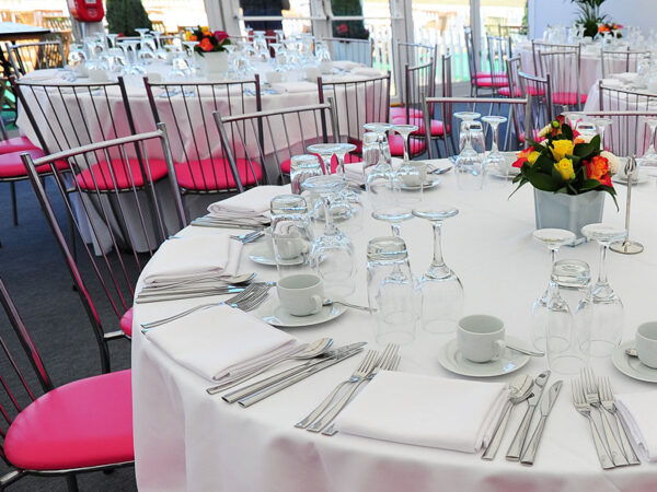 white round tablecloths on large round dining banquet tables
