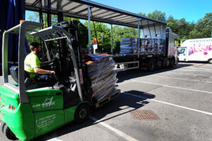 Hardwood furniture to Hyde Park London