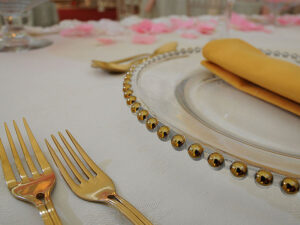 Create luxury table settings