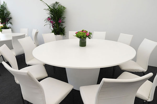 Crystal white circular tables for hospitality spaces