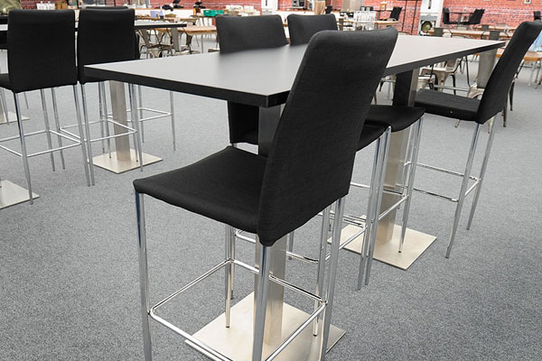 Dual piazza high table