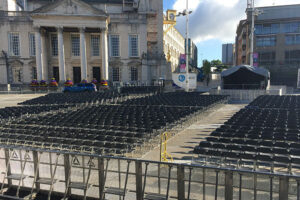 5 benefits of hiring folding chairs