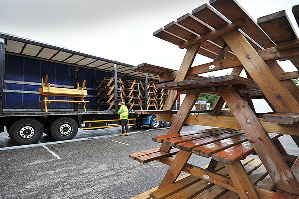 Picnic bench hire