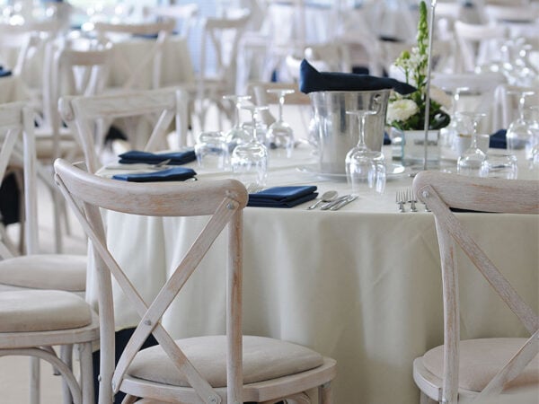 5 best tips for choosing the perfect chairs for weddings