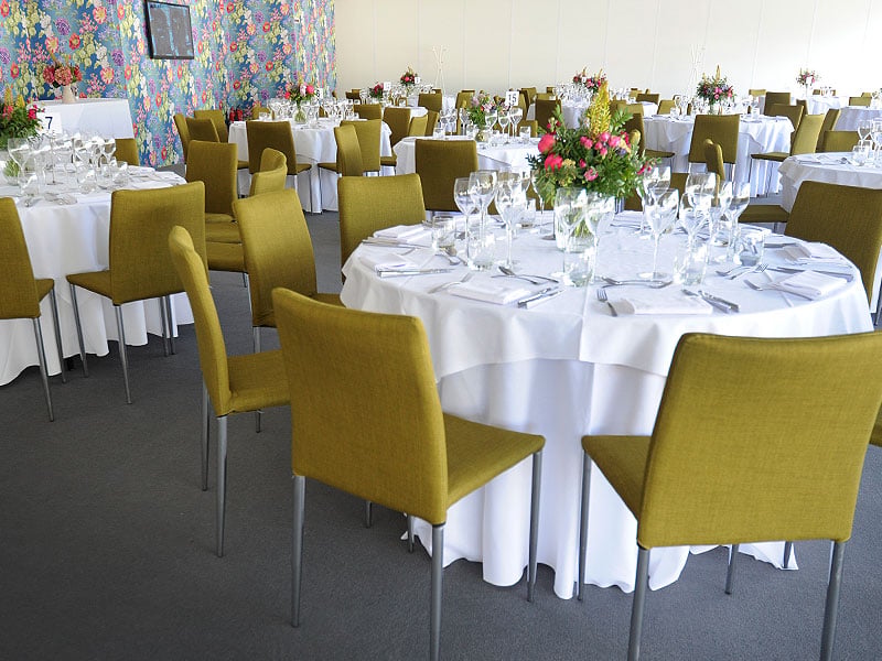5 smart tips to save on the cost of table and chair hire for any event