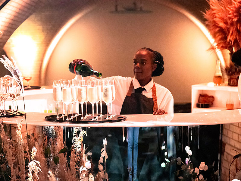 6 important factors that affect mobile bar hire pricing
