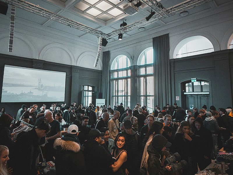 How to hire event furniture for large-scale events: A complete guide for organisers 5 How to hire event furniture for large-scale events A complete guide for organisers
