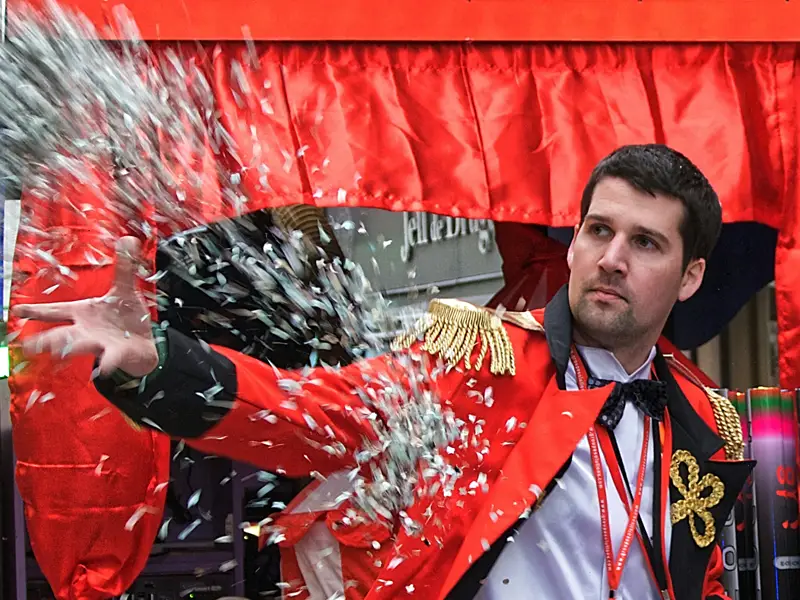 10 unforgettable party entertainment ideas that guests will rave about